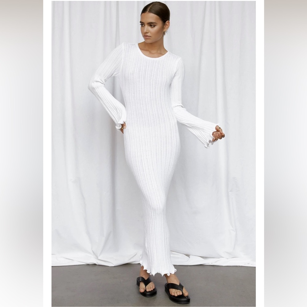 LONG SLEEVE DRESS - WHITE (available in M, L, XL)